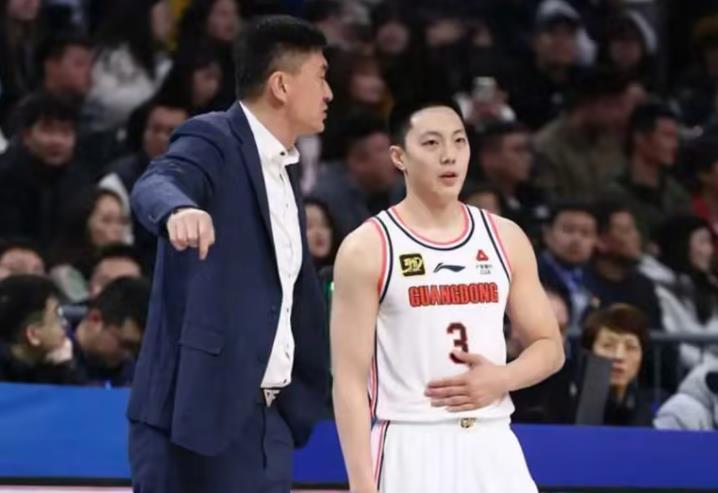 竞彩-广东队唯一600万顶薪球员，胡明轩场均只有7分，还不如打替补