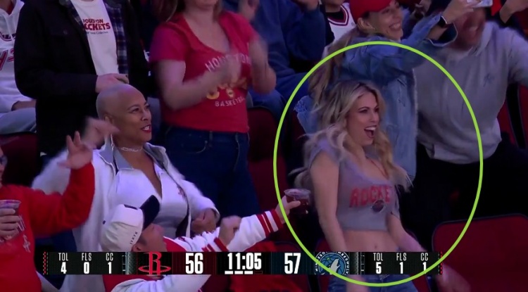 彩票-看着得劲呀！暂停期间镜头照到观众席 美女球迷曼妙身姿热舞！